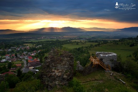 Foto: Hrad Sivý kameň Podhradie - západ slnka a nočná obloha 0