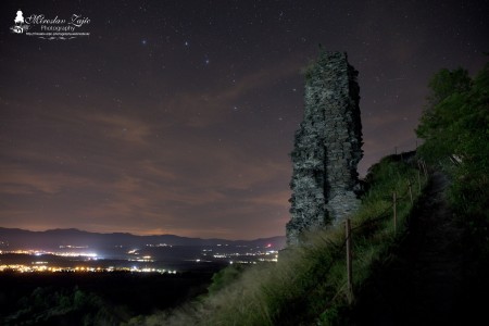 Foto: Hrad Sivý kameň Podhradie - západ slnka a nočná obloha 8