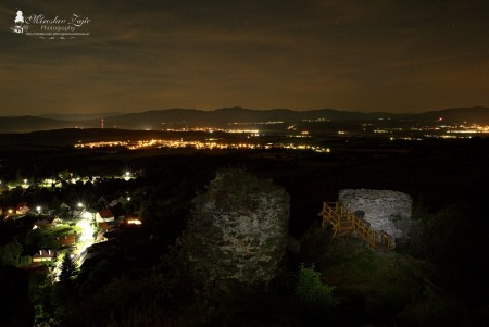 Foto: Hrad Sivý kameň Podhradie - západ slnka a nočná obloha 11
