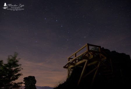 Foto: Hrad Sivý kameň Podhradie - západ slnka a nočná obloha 12
