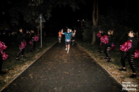 Foto a video: Prievidzu večer ovládol prvý ročnik nočného behu Brose Night Run Prievidza 6