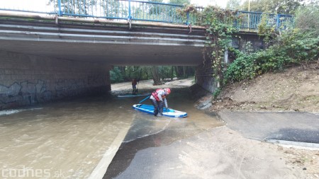 Foto a video: Splavovanie rieky Nitry po záplavách na paddleboarde 2