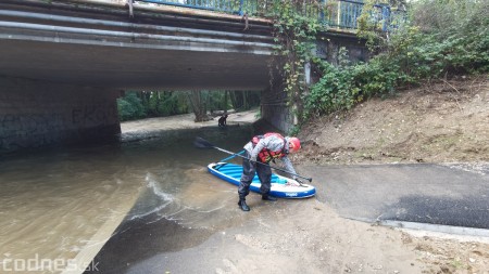 Foto a video: Splavovanie rieky Nitry po záplavách na paddleboarde 3