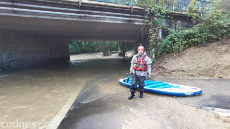 Foto a video: Splavovanie rieky Nitry po záplavách na paddleboarde 5