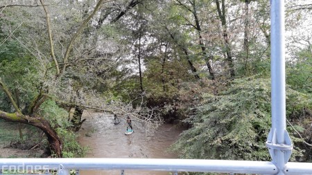 Foto a video: Splavovanie rieky Nitry po záplavách na paddleboarde 7