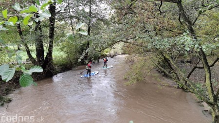 Foto a video: Splavovanie rieky Nitry po záplavách na paddleboarde 13