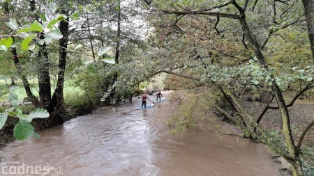 Foto a video: Splavovanie rieky Nitry po záplavách na paddleboarde 14