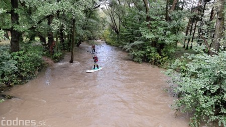 Foto a video: Splavovanie rieky Nitry po záplavách na paddleboarde 16