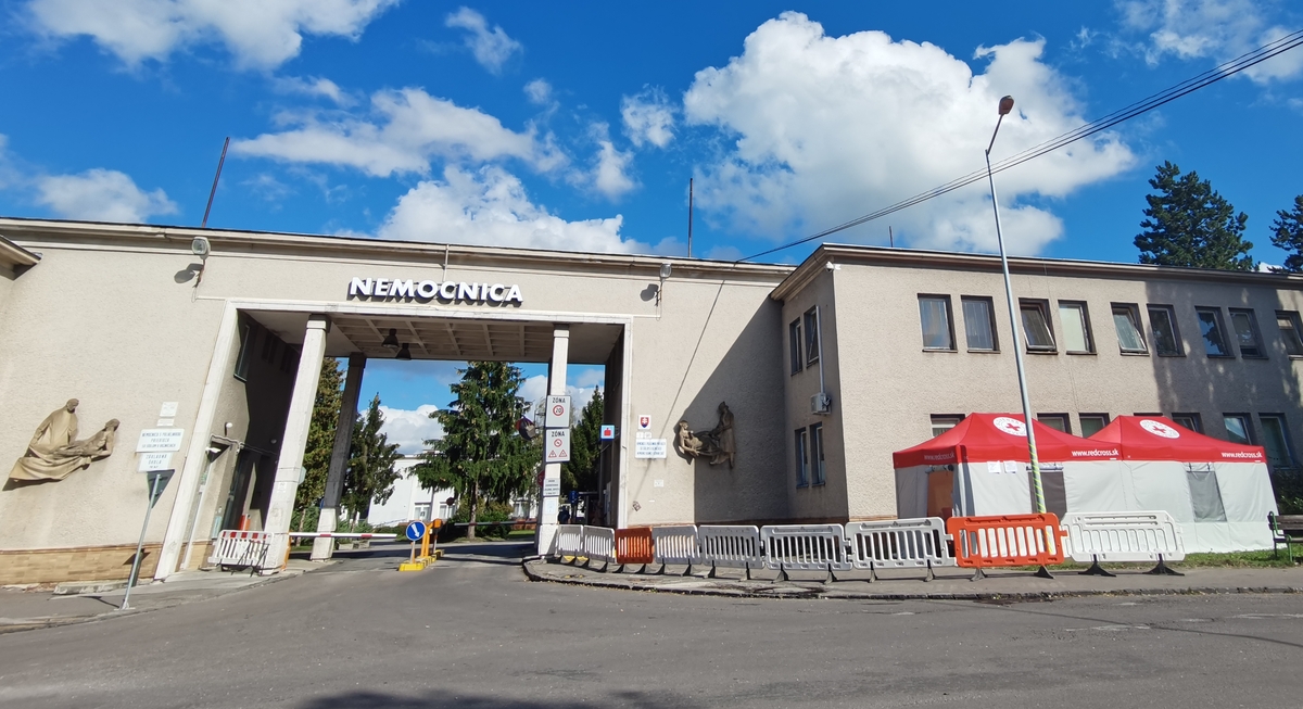 Nemocnici v Bojniciach sa podarilo postupne zastabilizovať situáciu s výpadkom zdravotníckeho personálu.