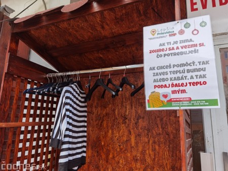 Foto: V Prievidzi sa dobrovoľníkom podarila skvéla vec. Otvorili prvý verejný šatník. 0