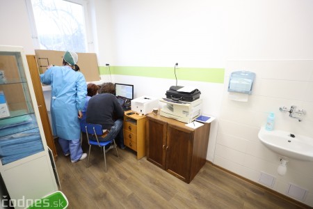 Foto a video: Nemocnica Bojnice spustila očkovanie proti COVID-19 v novom vakcinačnom centre 3