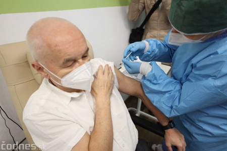 Foto a video: Nemocnica Bojnice spustila očkovanie proti COVID-19 v novom vakcinačnom centre 18