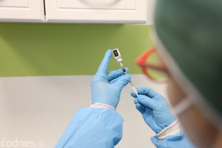 Foto a video: Nemocnica Bojnice spustila očkovanie proti COVID-19 v novom vakcinačnom centre 24