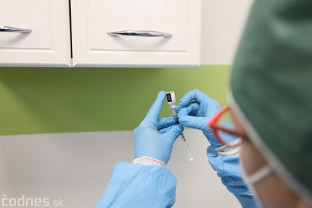Foto a video: Nemocnica Bojnice spustila očkovanie proti COVID-19 v novom vakcinačnom centre 25