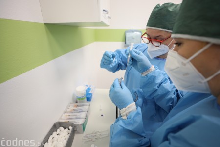 Foto a video: Nemocnica Bojnice spustila očkovanie proti COVID-19 v novom vakcinačnom centre 30