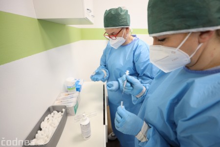 Foto a video: Nemocnica Bojnice spustila očkovanie proti COVID-19 v novom vakcinačnom centre 31