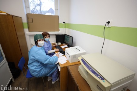 Foto a video: Nemocnica Bojnice spustila očkovanie proti COVID-19 v novom vakcinačnom centre 37