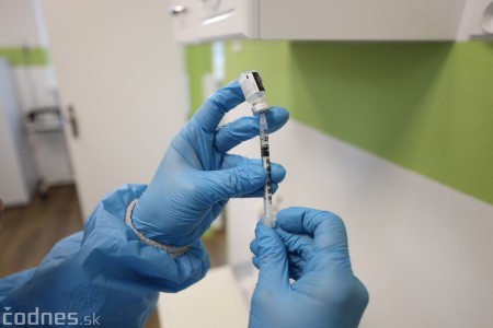 Foto a video: Nemocnica Bojnice spustila očkovanie proti COVID-19 v novom vakcinačnom centre 41
