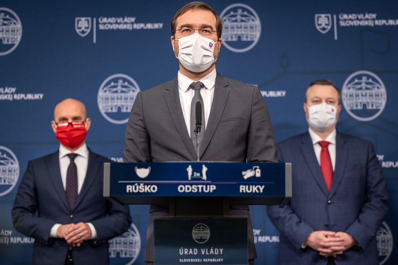 Od pondelka sa znovu otvoria školy, covid automat sprísnili