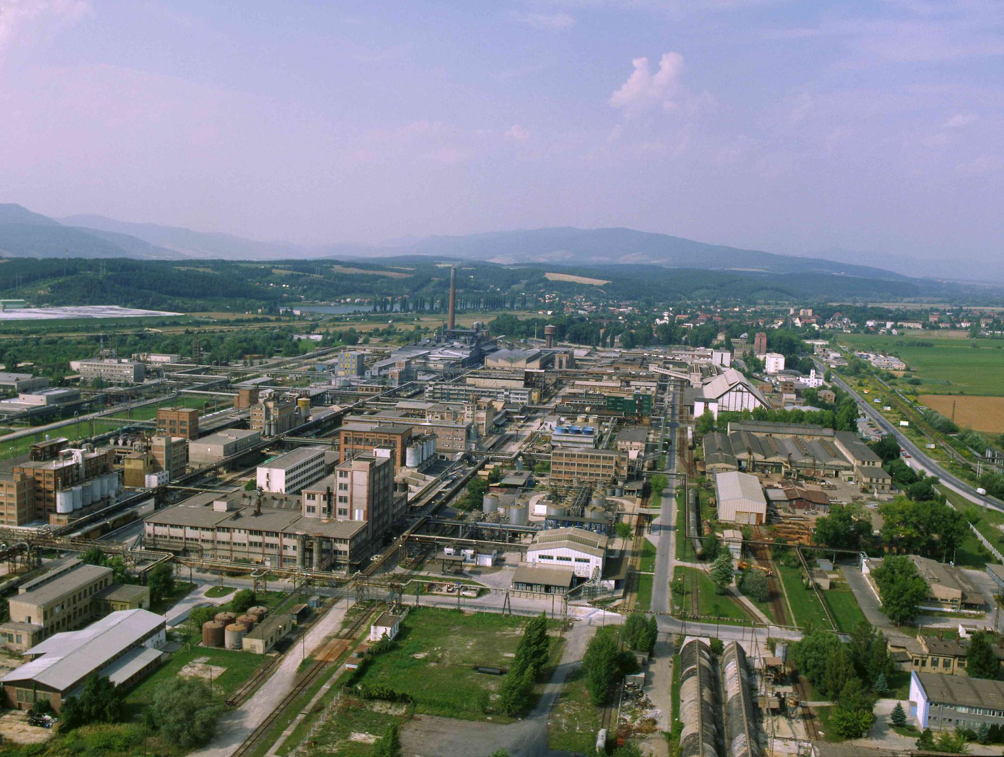 Zadĺženú chemičku Fortischem v Novákoch predali novému investorovi za jedno euro.