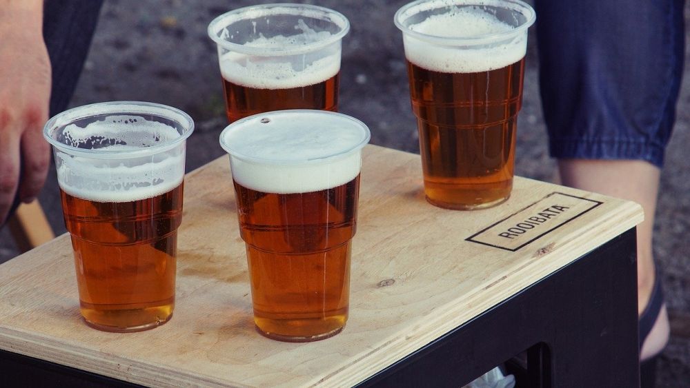Okres Prievidza: Regionálny úrad RUŠÍ zákaz predaja alkoholu a nealkoholických nápojov cez okienko a na odber so sebou
