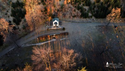 Foto a video: Pútnické miesto - kaplnka Poruba. K pútnickému miestu v Porube sa viaže legenda.