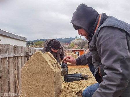 Foto: Pieskové sochy v Bojniciach budú aj tento rok. Práce na nových sochách práve prebiehajú 8