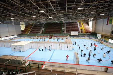 Foto a video: V Prievidzi dnes otvorili veľkokapacitné očkovacie centrum. Tento víkend zaočkujú 2000 ľudí 21