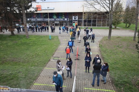 Foto a video: V Prievidzi dnes otvorili veľkokapacitné očkovacie centrum. Tento víkend zaočkujú 2000 ľudí 31