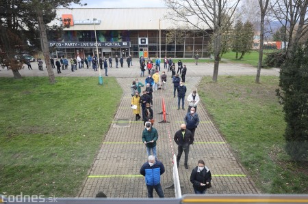 Foto a video: V Prievidzi dnes otvorili veľkokapacitné očkovacie centrum. Tento víkend zaočkujú 2000 ľudí 38