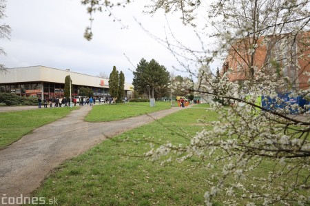 Foto a video: V Prievidzi dnes otvorili veľkokapacitné očkovacie centrum. Tento víkend zaočkujú 2000 ľudí 40