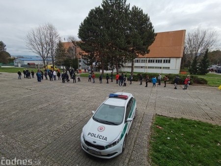 Foto a video: V Prievidzi dnes otvorili veľkokapacitné očkovacie centrum. Tento víkend zaočkujú 2000 ľudí 45