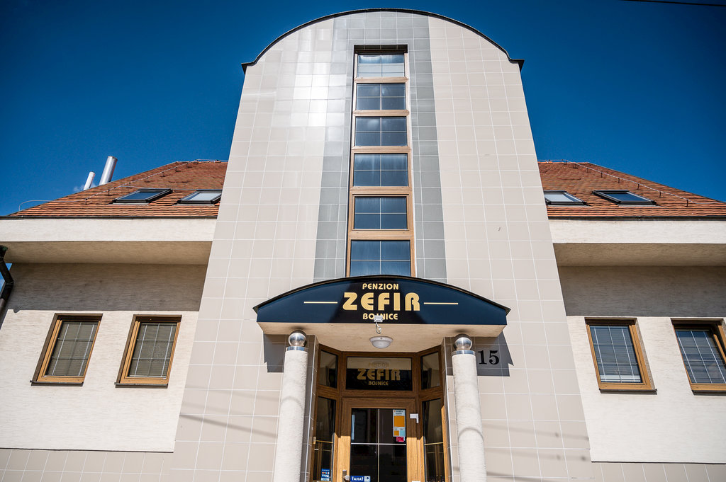 Rodinný dom v tichej časti Bojníc (Penzión Zefír) hrá prvú ligu s najúspešnejšími hotelmi na  Slovensku – aspoň z pohľadu štátnych dotácií na nájomnom.