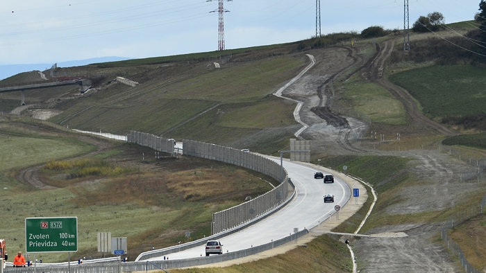 Pripravuje sa rýchlostná cesta R8: Cieľom investície je prepojiť R1 a R2 cestou v koridore Nitra – Topoľčany – Bánovce nad Bebravou a pripojiť stredné Ponitrie