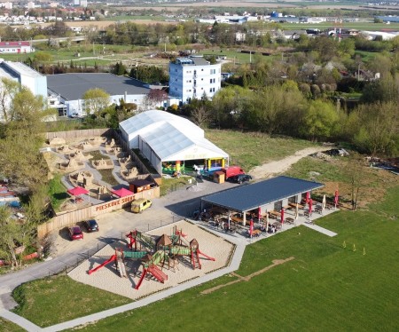 Ihrisko pod farou Bojnice - Gumy land, pieskové sochy, reštaurácia 1