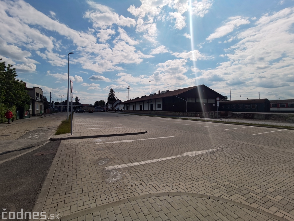 Parkovisko v predstaničnom priestore je už skolaudované. Parkovanie je obmedzené na 30 minút.