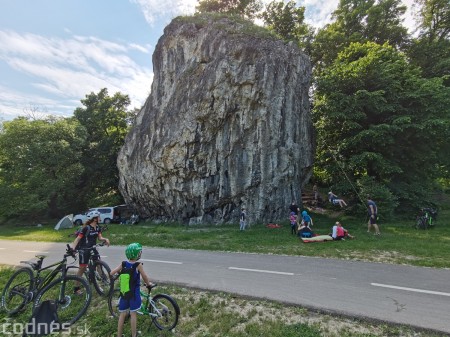 Foto: Cyklotrasa Trenčín - Nemšová. Pekná a ideálna cyklotrasa pre rodiny s deťmi. 10