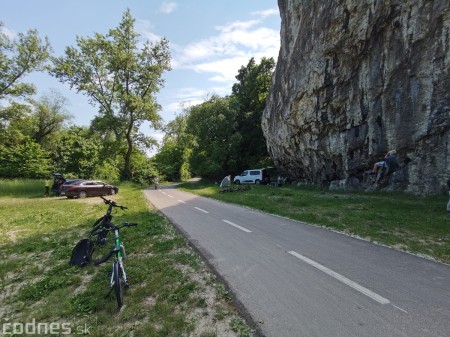 Foto: Cyklotrasa Trenčín - Nemšová. Pekná a ideálna cyklotrasa pre rodiny s deťmi. 12