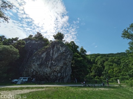 Foto: Cyklotrasa Trenčín - Nemšová. Pekná a ideálna cyklotrasa pre rodiny s deťmi. 13