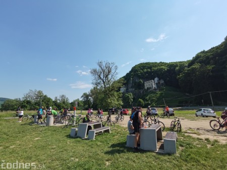 Foto: Cyklotrasa Trenčín - Nemšová. Pekná a ideálna cyklotrasa pre rodiny s deťmi. 19