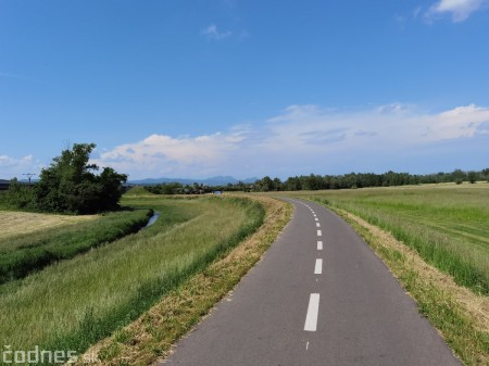 Foto: Cyklotrasa Trenčín - Nemšová. Pekná a ideálna cyklotrasa pre rodiny s deťmi. 21