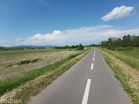 Foto: Cyklotrasa Trenčín - Nemšová. Pekná a ideálna cyklotrasa pre rodiny s deťmi. 23