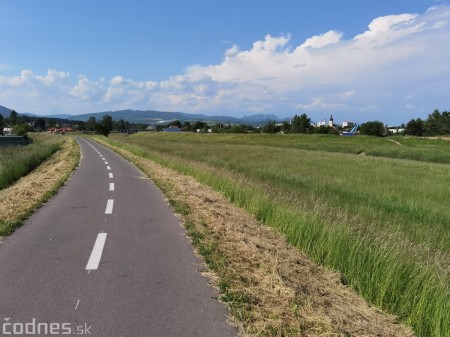 Foto: Cyklotrasa Trenčín - Nemšová. Pekná a ideálna cyklotrasa pre rodiny s deťmi. 24