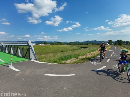 Foto: Cyklotrasa Trenčín - Nemšová. Pekná a ideálna cyklotrasa pre rodiny s deťmi. 28