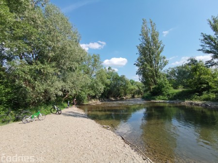 Foto: Cyklotrasa Trenčín - Nemšová. Pekná a ideálna cyklotrasa pre rodiny s deťmi. 30