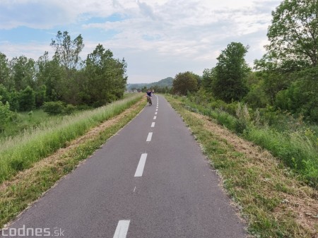 Foto: Cyklotrasa Trenčín - Nemšová. Pekná a ideálna cyklotrasa pre rodiny s deťmi. 36