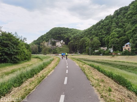 Foto: Cyklotrasa Trenčín - Nemšová. Pekná a ideálna cyklotrasa pre rodiny s deťmi. 38