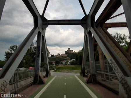 Foto: Cyklotrasa Trenčín - Nemšová. Pekná a ideálna cyklotrasa pre rodiny s deťmi. 45