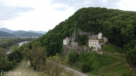 Foto: Cyklotrasa Trenčín - Nemšová. Pekná a ideálna cyklotrasa pre rodiny s deťmi. 52