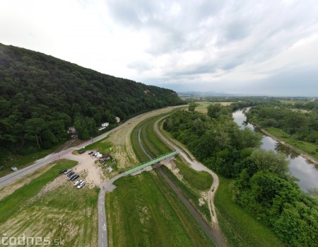 Foto: Cyklotrasa Trenčín - Nemšová. Pekná a ideálna cyklotrasa pre rodiny s deťmi. 56